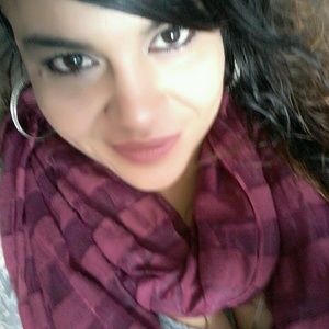 Meet your Posher, Desiree